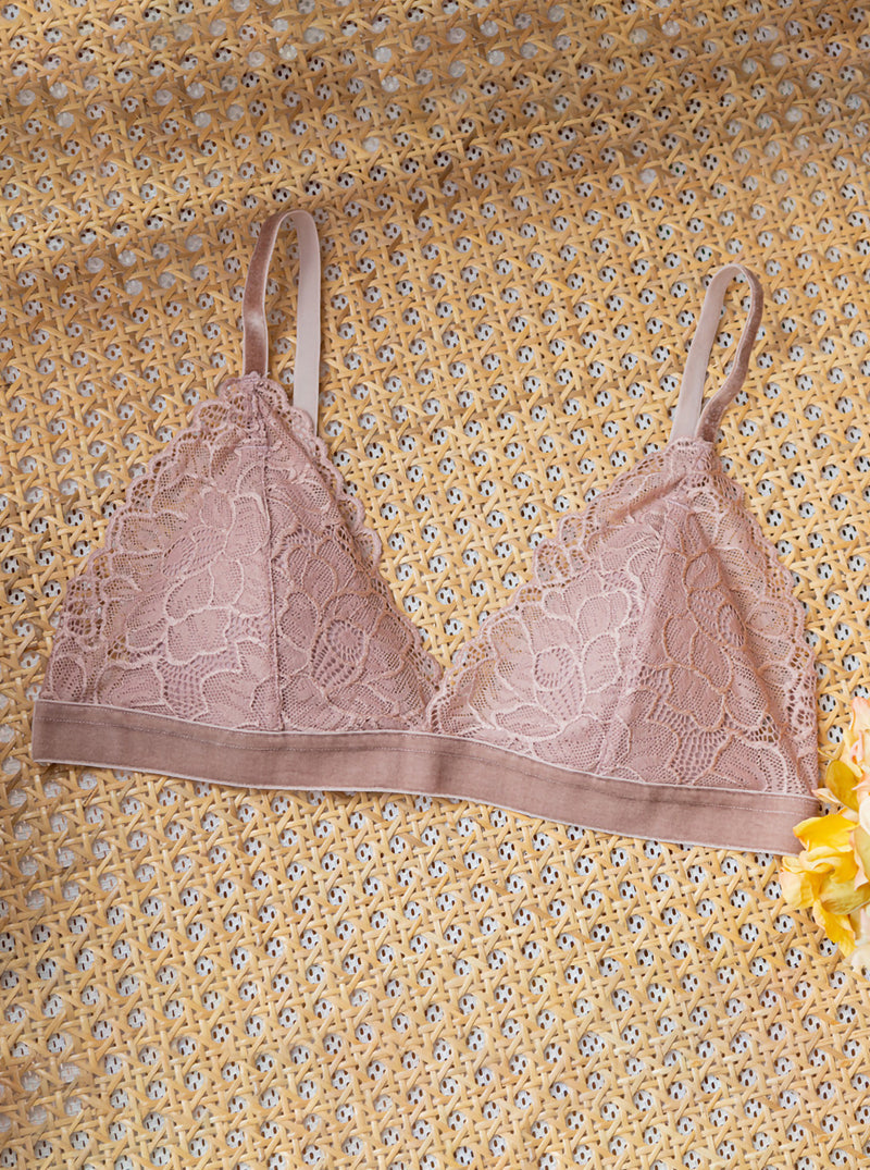 Elegant Retro Mulberry Silk Summer Thin Lace Triangle Cup Adjustable Silk No Steel Ring Bra