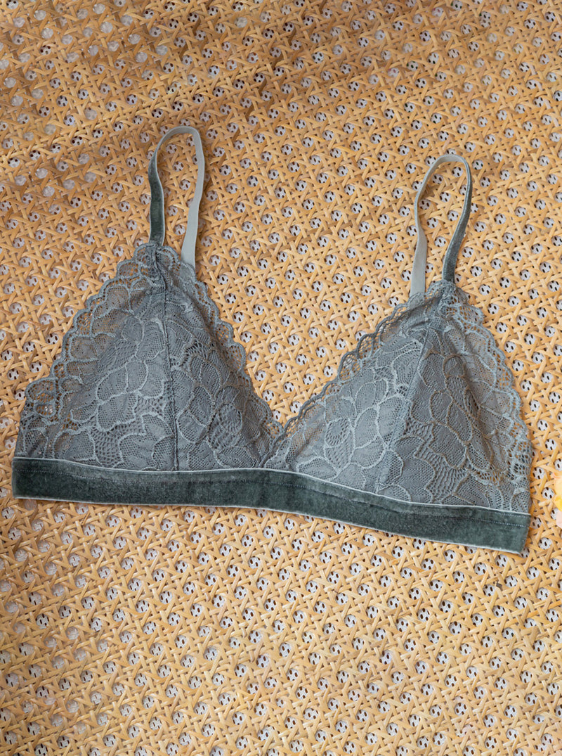 Elegant Retro Mulberry Silk Summer Thin Lace Triangle Cup Adjustable Silk No Steel Ring Bra