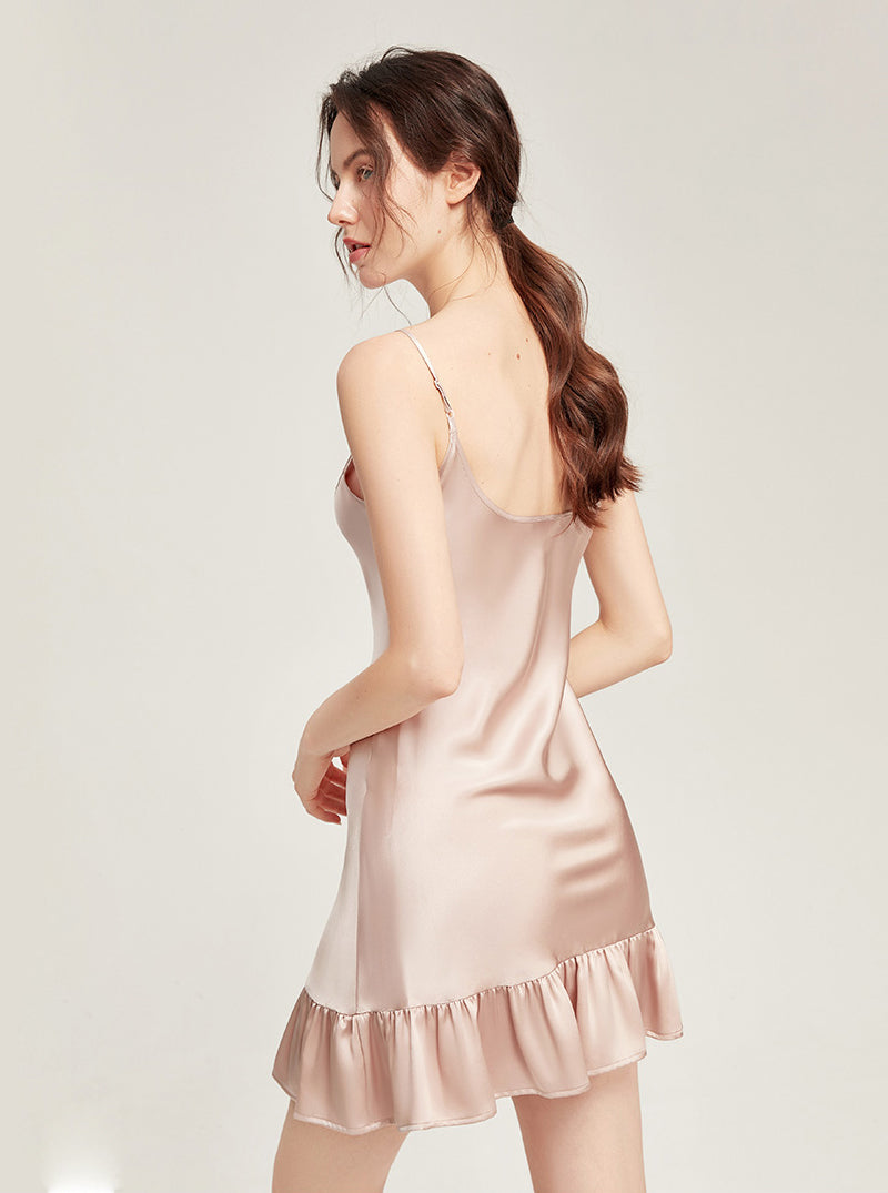 Summer 19 Momme Silk Female Sexy V Collar Pure Color Splicing Design A-Line Ruffle Hem Sling Short Nightdress