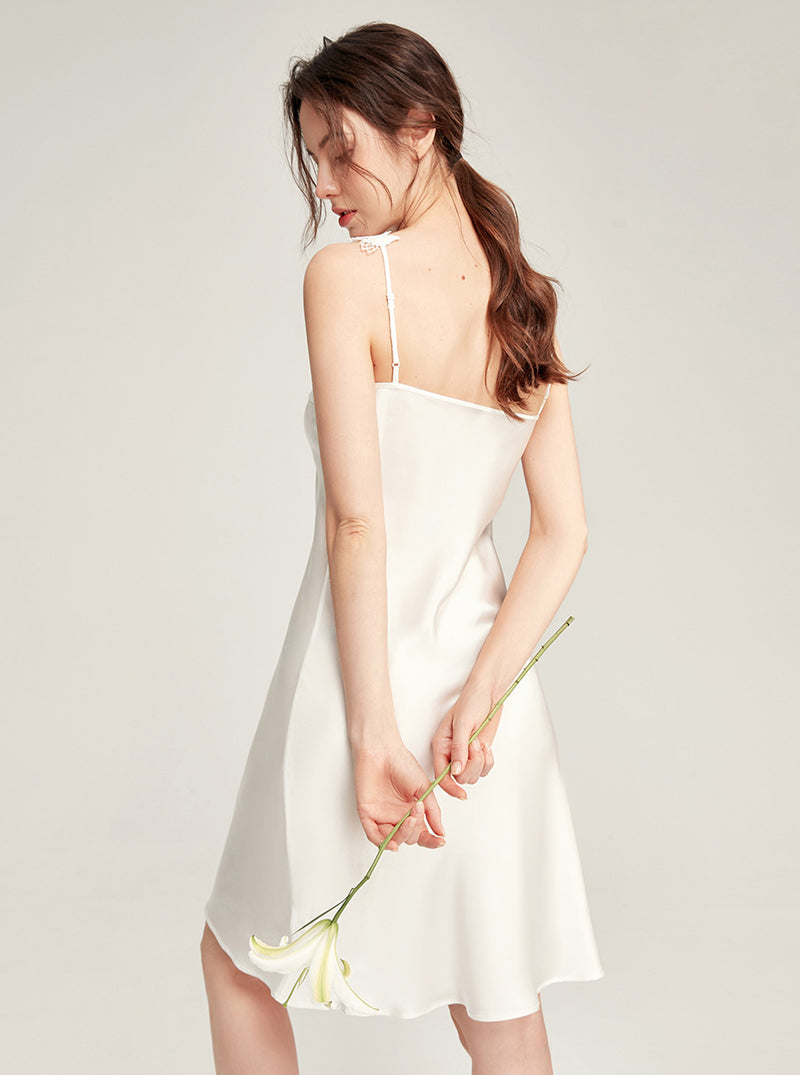 19 Momme Silk Female Summer White V Collar Slit Design Hem Elegant Sexy Lace Sling Nightdress