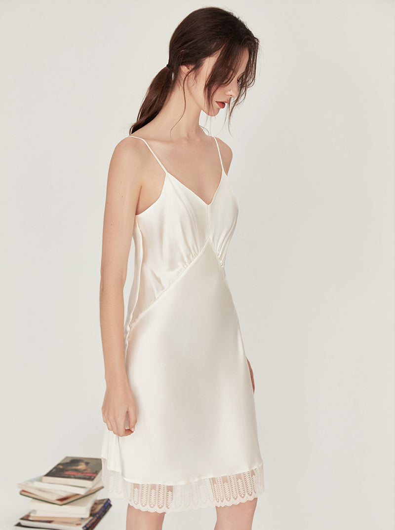 Summer Silk Elegant Sexy V Collar Fold Design Stitching Lace Hem Sling Nightdress