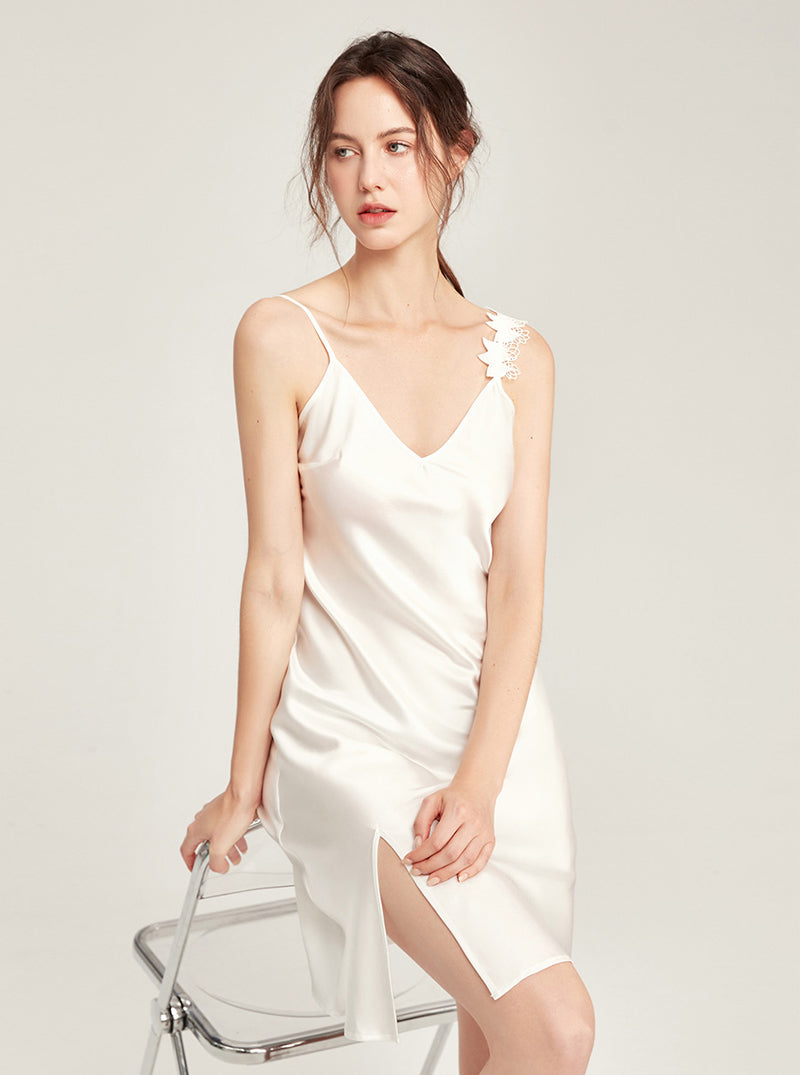 19 Momme Silk Female Summer White V Collar Slit Design Hem Elegant Sexy Lace Sling Nightdress